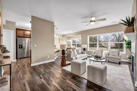 137 Larimar Dr, Willowick, OH 44095 photo 5