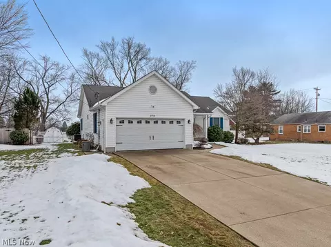 Exterior - 2714 19th St NW, Canton, OH 44708 photo 4 of 6