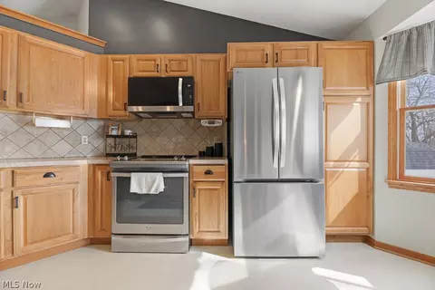 Kitchen - 2714 19th St NW, Canton, OH 44708 photo 2 of 6