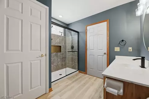 Bath - 2714 19th St NW, Canton, OH 44708 photo 3 of 6