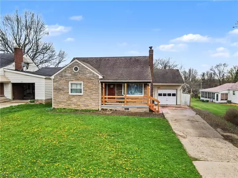 97 Rosary Dr, Campbell, OH 44405
