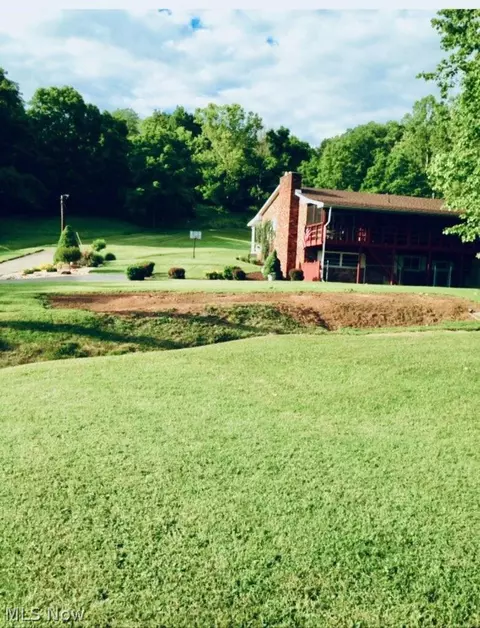 976 Braun Rd, Belpre, OH 45714