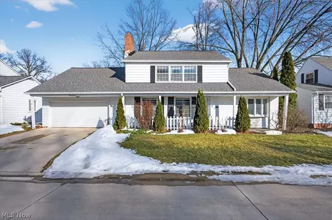 71 Lake Edge Dr, Euclid, OH 44123