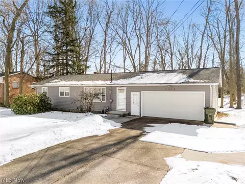 2550 Eaver St NW, Uniontown, OH 44685