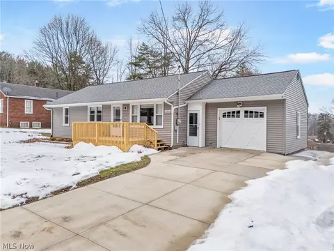 2504 Clayton Dr, Akron, OH 44319
