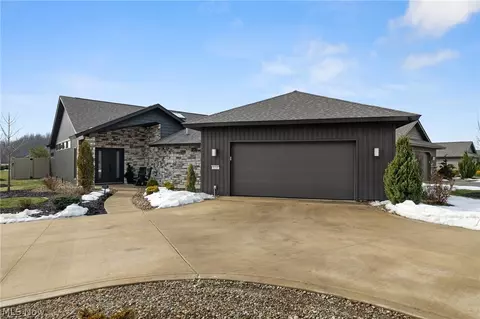 9160 Pleasant Ridge Cir, North Ridgeville, OH 44039