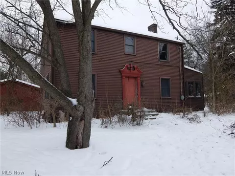1094 Churchill Rd, Girard, OH 44420