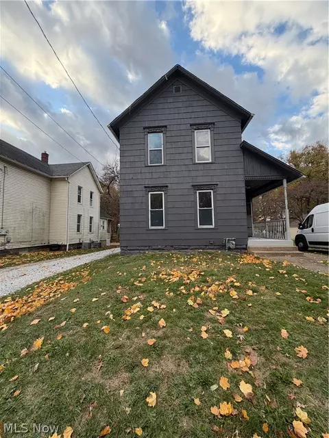 650 Kling St, Akron, OH 44311