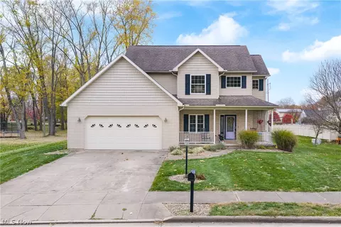 268 Schoenbrunn Dr NE, New Philadelphia, OH 44663