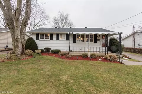 913 Rosewood Dr, Elyria, OH 44035