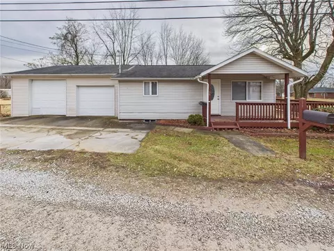 56 N Meadowlark Dr, Williamstown, WV 26187