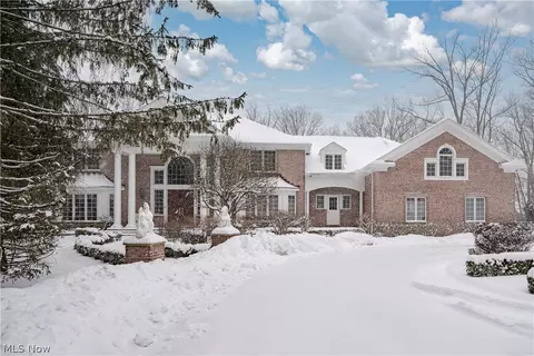 2140 County Line Rd, Gates Mills, OH 44040