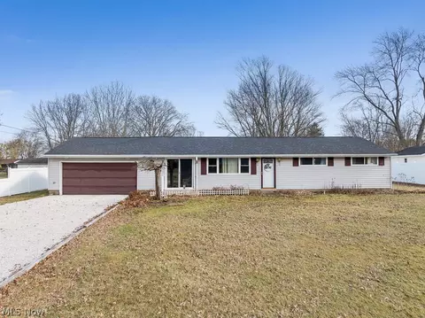 10684 Dot Ave NE, Alliance, OH 44601