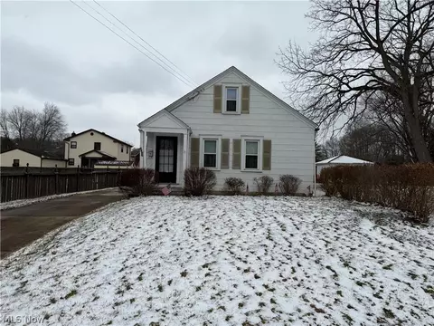 3332 Sheridan Rd, Youngstown, OH 44502