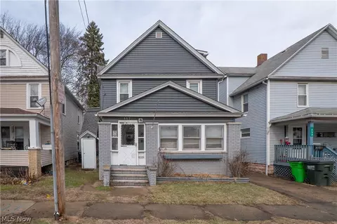 557 W Hopocan Ave, Barberton, OH 44203