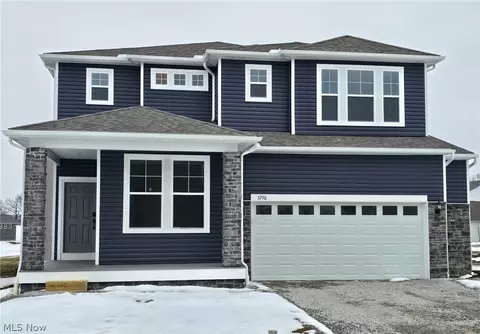 3790 Golden Wood Way, Uniontown, OH 44685