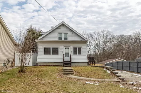 1845 Seattle St, Cuyahoga Falls, OH 44221