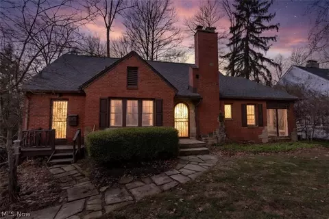 240 Sand Run Rd, Akron, OH 44313