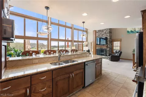 Kitchen - 376 E Mohawk Dr, Malvern, OH 44644 photo 1 of 4