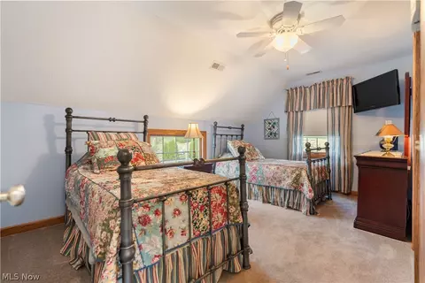 Bedroom - 376 E Mohawk Dr, Malvern, OH 44644 photo 2 of 3