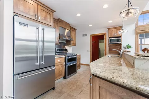 Kitchen - 376 E Mohawk Dr, Malvern, OH 44644 photo 3 of 4