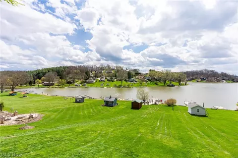 View/Area - 376 E Mohawk Dr, Malvern, OH 44644 photo 3 of 5