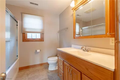 Bath - 376 E Mohawk Dr, Malvern, OH 44644 photo 2 of 3