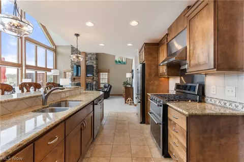 Kitchen - 376 E Mohawk Dr, Malvern, OH 44644 photo 2 of 4