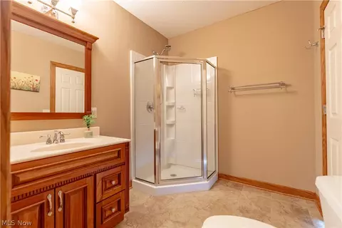 Bath - 376 E Mohawk Dr, Malvern, OH 44644 photo 3 of 3