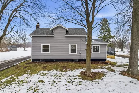 4241 Greenville Rd, Cortland, OH 44410