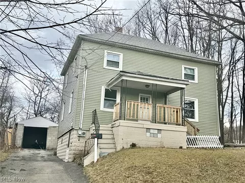 114 Penhale Ave, Campbell, OH 44405