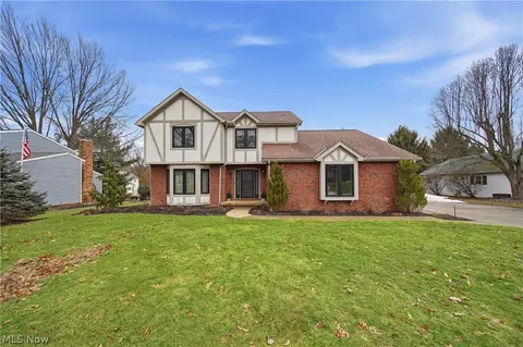 2013 Dornoch Dr, Uniontown, OH 44685