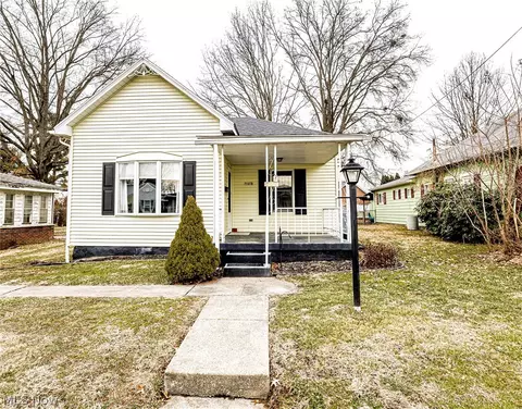 107 37th St, Vienna, WV 26105
