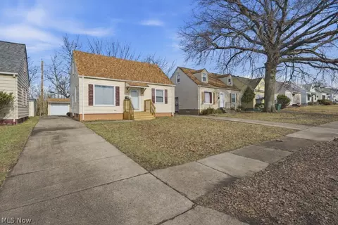 20705 Hansen Rd, Maple Heights, OH 44137