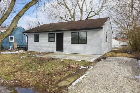 2102 Endrow Ave NE, Canton, OH 44705