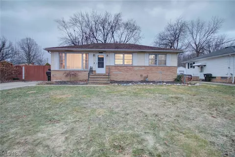 13375 Kathleen Dr, Brook Park, OH 44142