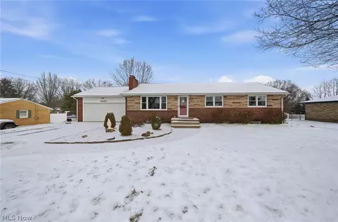 2525 Hollyview Ave NE, Canton, OH 44721