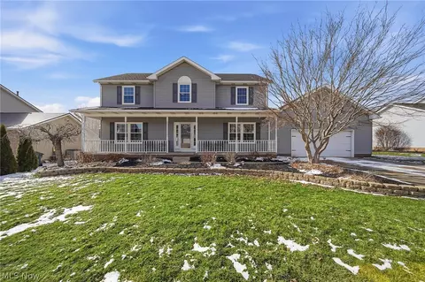 5609 Oakridge Dr, Louisville, OH 44641