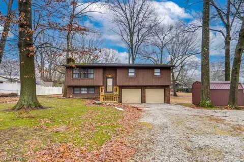 1510 Woodland Dr, Uniontown, OH 44685