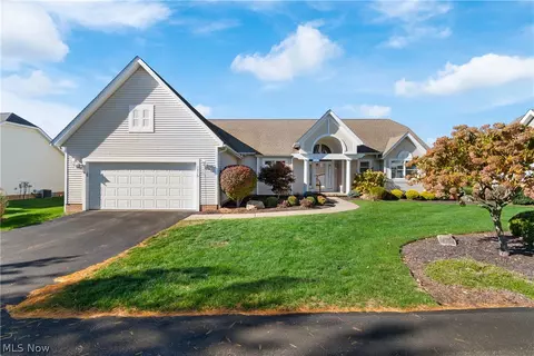 1315 Fieldcrest Dr, Wadsworth, OH 44281