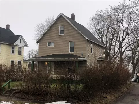 822 Highland Rd NE, Canton, OH 44704
