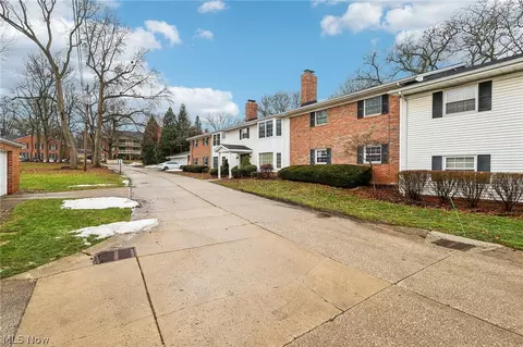 80 Devon Ln #101A, Akron, OH 44313 photo 2