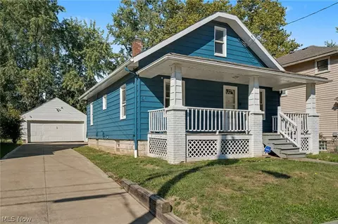 1100 Beardsley St, Akron, OH 44301