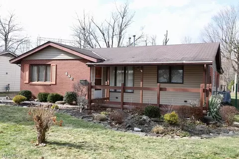 446 Redwood Dr, Berea, OH 44017
