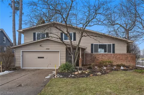1884 Brainard Rd, Lyndhurst, OH 44124