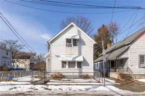3180 W 46th St, Cleveland, OH 44102