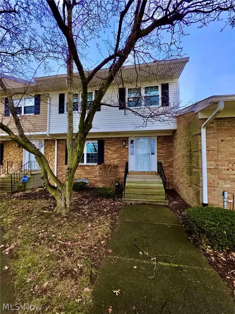 2046 Beechtree Dr #76, Uniontown, OH 44685
