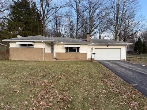 319 Russell Ave, Cortland, OH 44410