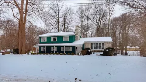 1079 Carol Ln, Tallmadge, OH 44278