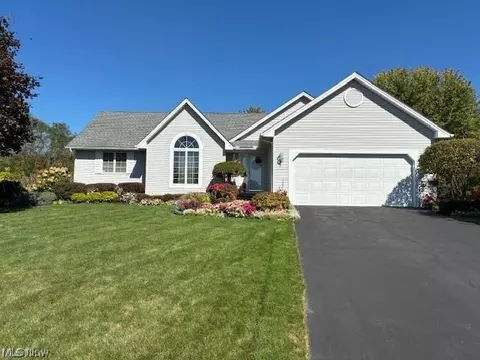 6581 Country Ridge Dr, Austintown, OH 44515